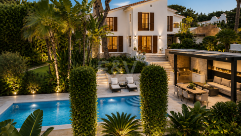 Traditional Andalucian Family Home with Sea Views