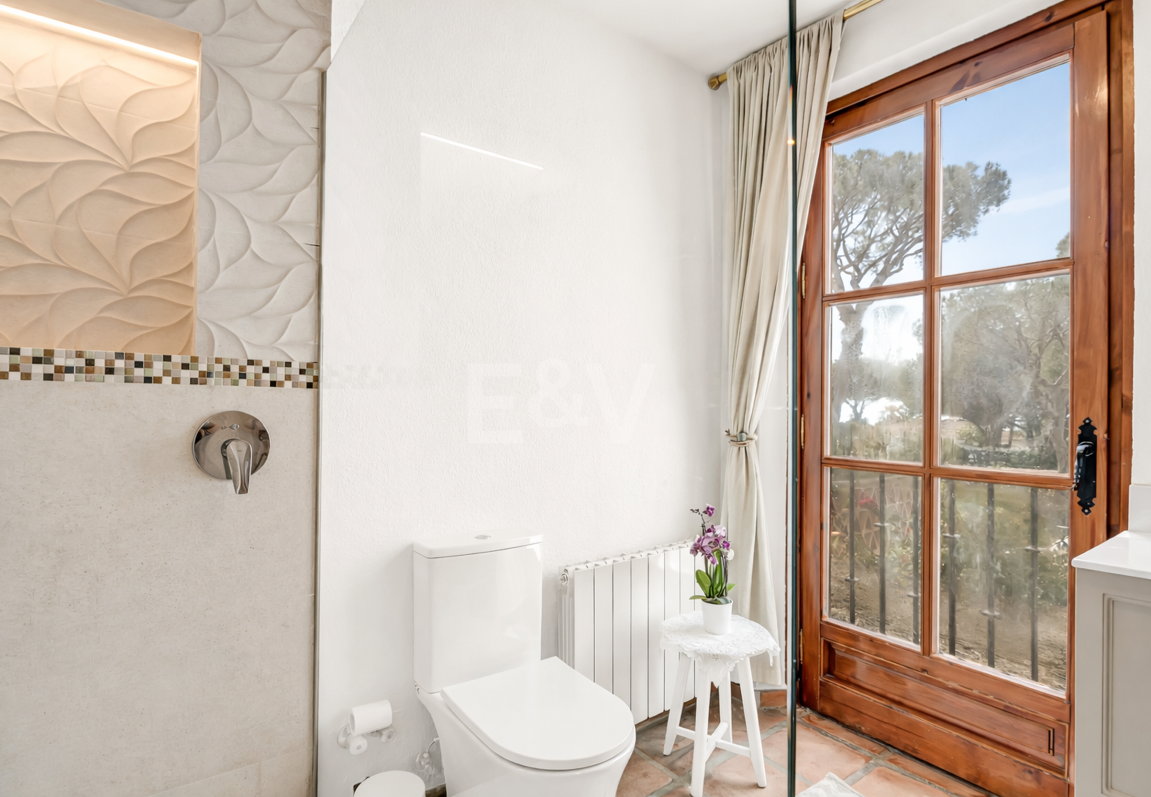 Traditional Andalucian Family Home with Sea Views