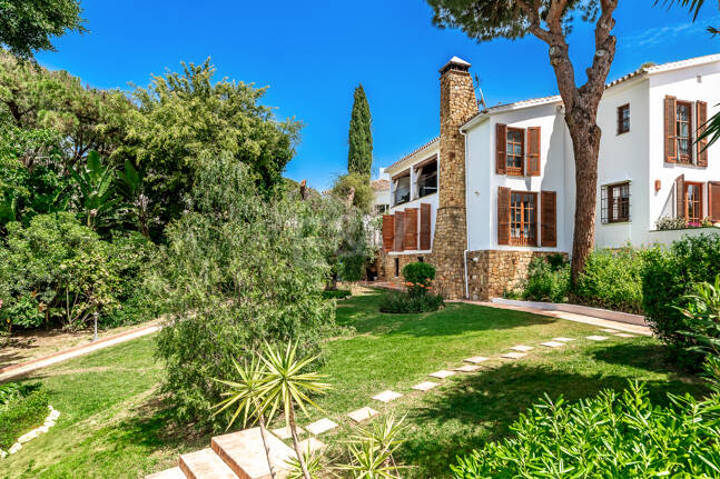 Traditional Andalucian Family Home with Sea Views