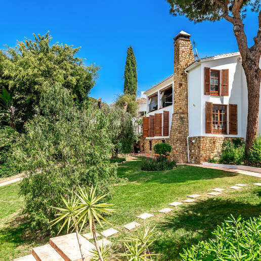 Casa familiar tradicional andaluza con vistas al mar