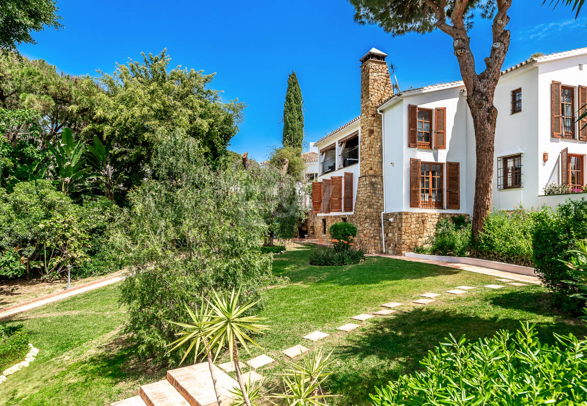 Traditional Andalucian Family Home with Sea Views