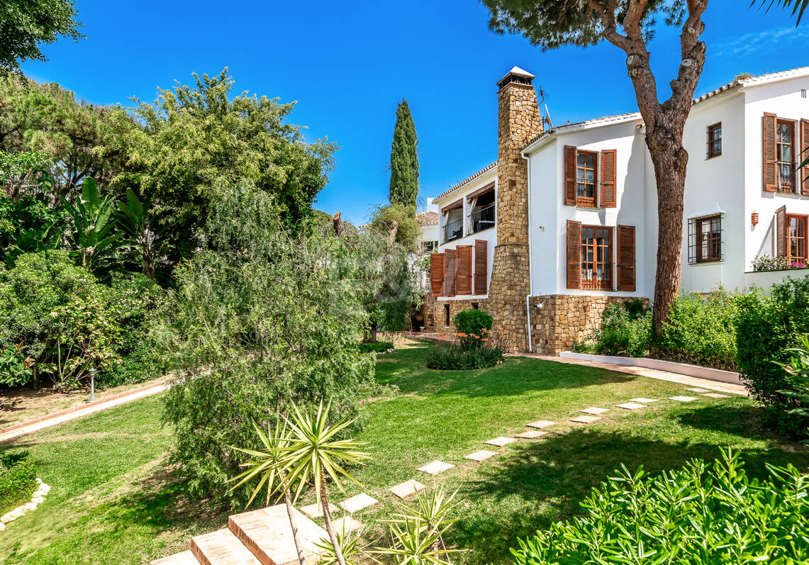 Casa familiar tradicional andaluza con vistas al mar