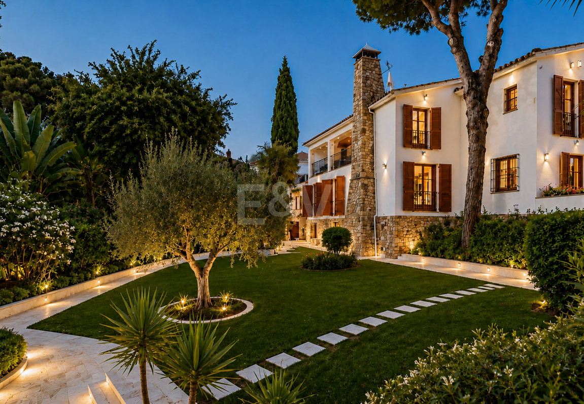 Traditional Andalucian Family Home with Sea Views