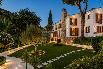 Traditional Andalucian Family Home with Sea Views