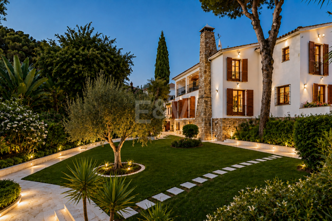 Traditional Andalucian Family Home with Sea Views