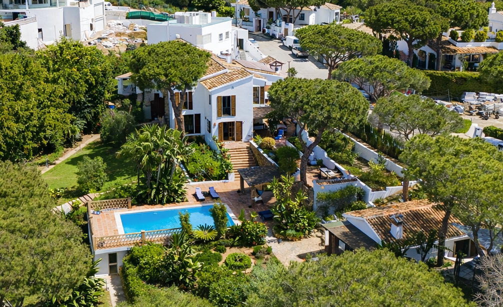 Traditional Andalucian Family Home with Sea Views