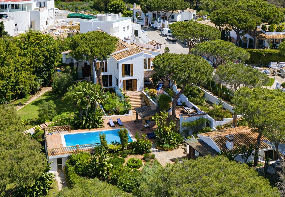 Traditional Andalucian Family Home with Sea Views