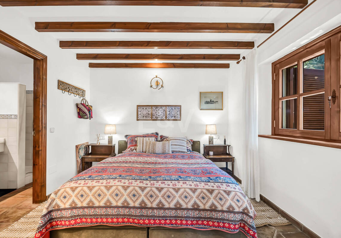 Casa familiar tradicional andaluza con vistas al mar