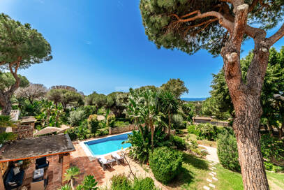 Traditional Andalucian Family Home with Sea Views