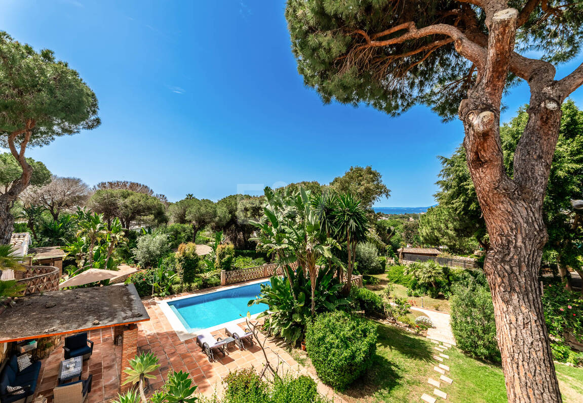Traditional Andalucian Family Home with Sea Views