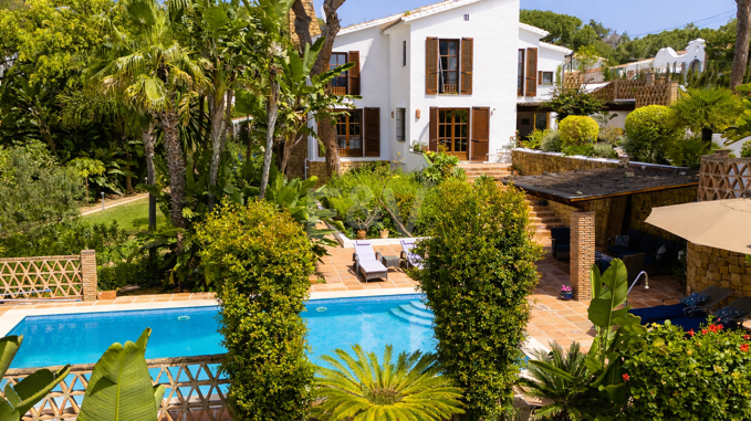 Traditional Andalucian Family Home with Sea Views