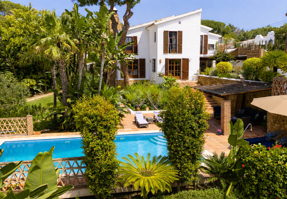 Traditional Andalucian Family Home with Sea Views