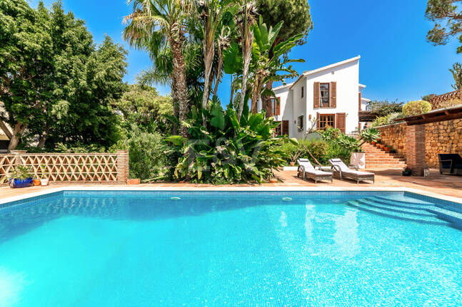 Traditional Andalucian Family Home with Sea Views