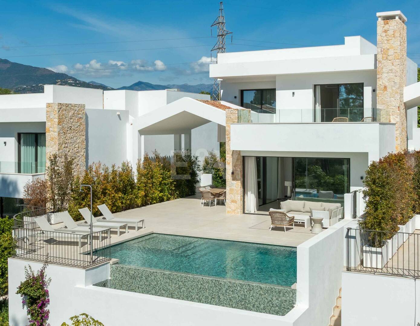 Impressive New Villa with Rooftop Retreat and Private Pool Near the City Centre
