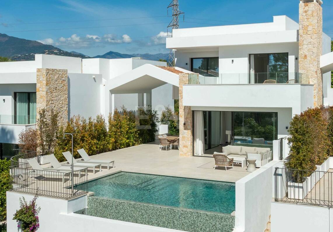 Impressionnant nouvelle villa avec retreat de toit et piscine privée près du centre-ville