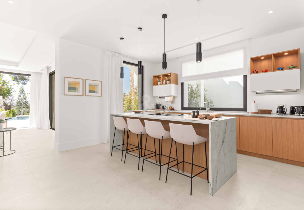 Impressive New Villa with Rooftop Retreat and Private Pool Near the City Centre