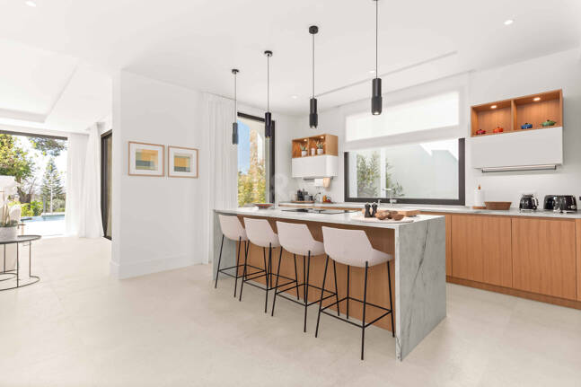 Impressive New Villa with Rooftop Retreat and Private Pool Near the City Centre