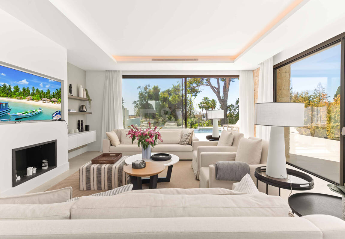 Impressive New Villa with Rooftop Retreat and Private Pool Near the City Centre