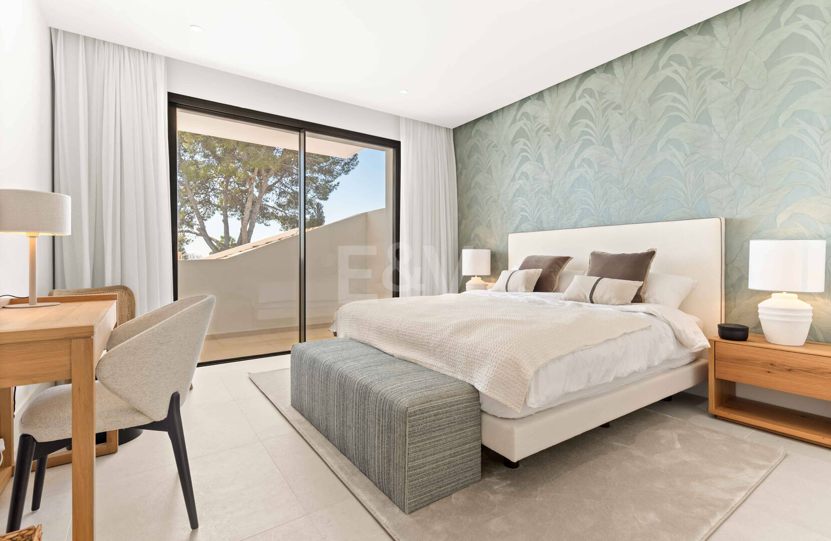 Impressive New Villa with Rooftop Retreat and Private Pool Near the City Centre