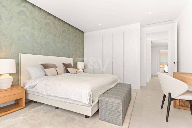 Impressive New Villa with Rooftop Retreat and Private Pool Near the City Centre