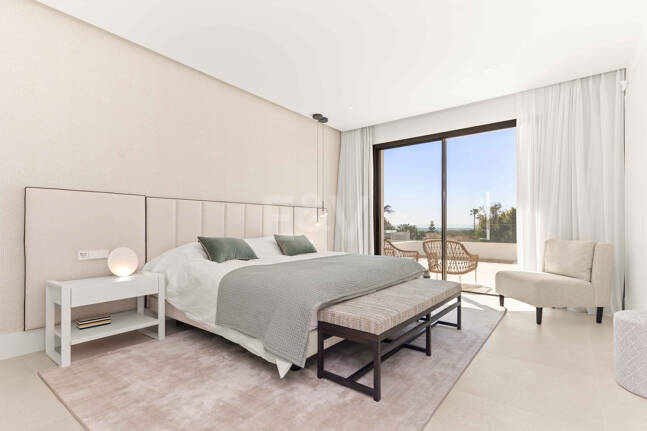 Impressive New Villa with Rooftop Retreat and Private Pool Near the City Centre