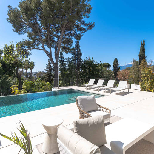 Impressive New Villa with Rooftop Retreat and Private Pool Near the City Centre