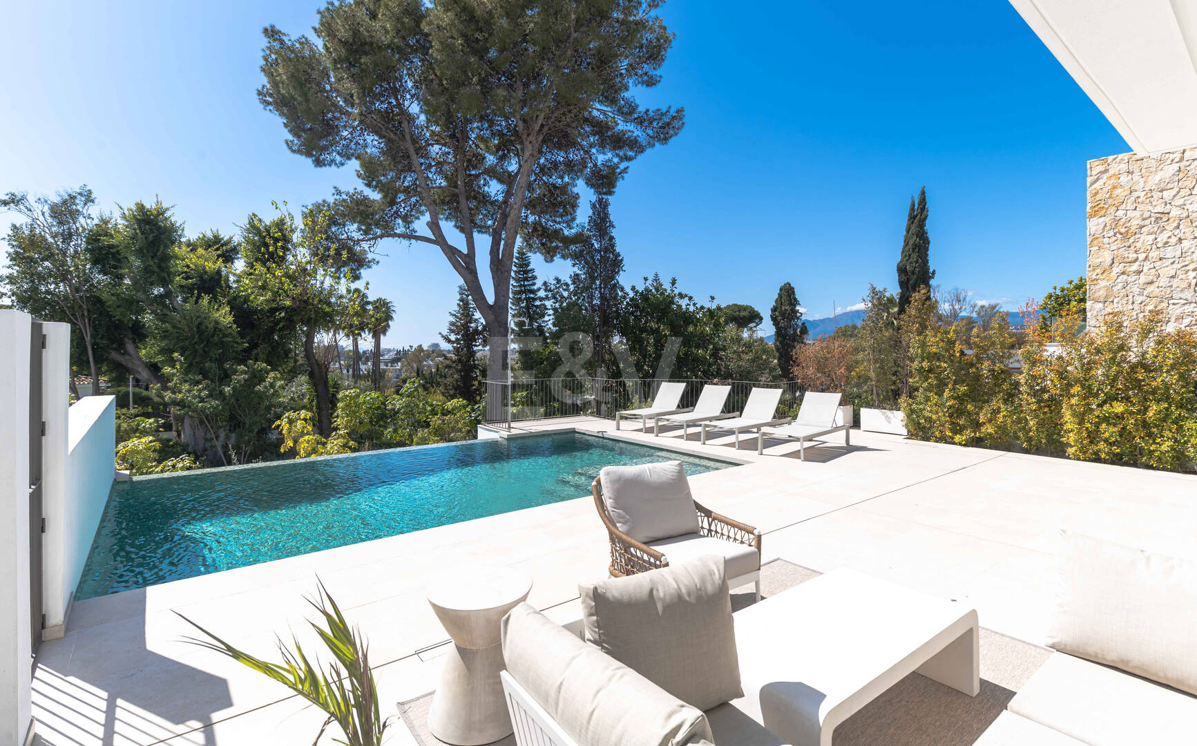 Impressive New Villa with Rooftop Retreat and Private Pool Near the City Centre