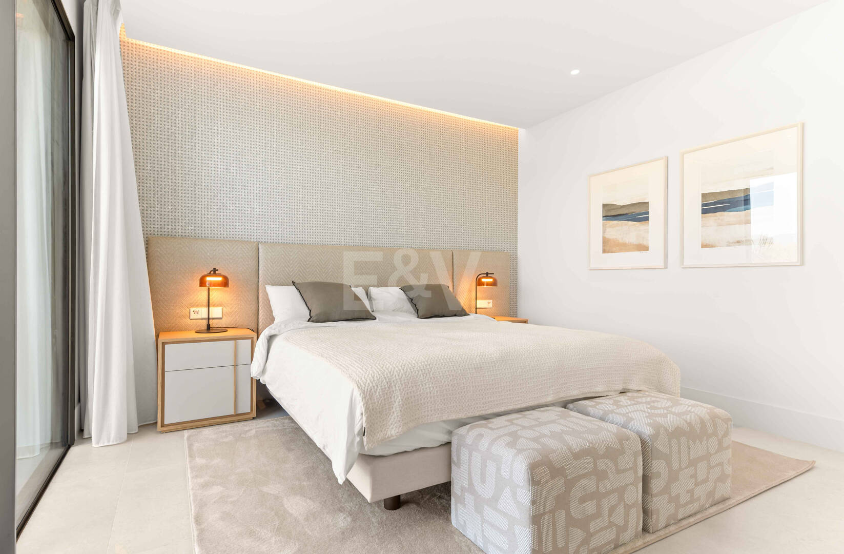 Impressive New Villa with Rooftop Retreat and Private Pool Near the City Centre