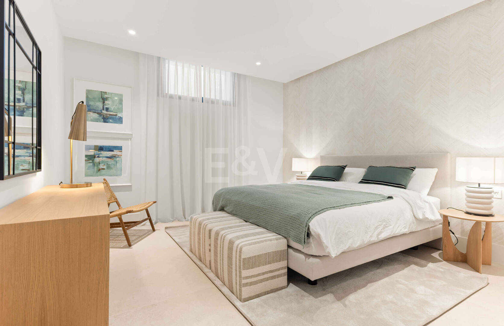 Impressive New Villa with Rooftop Retreat and Private Pool Near the City Centre