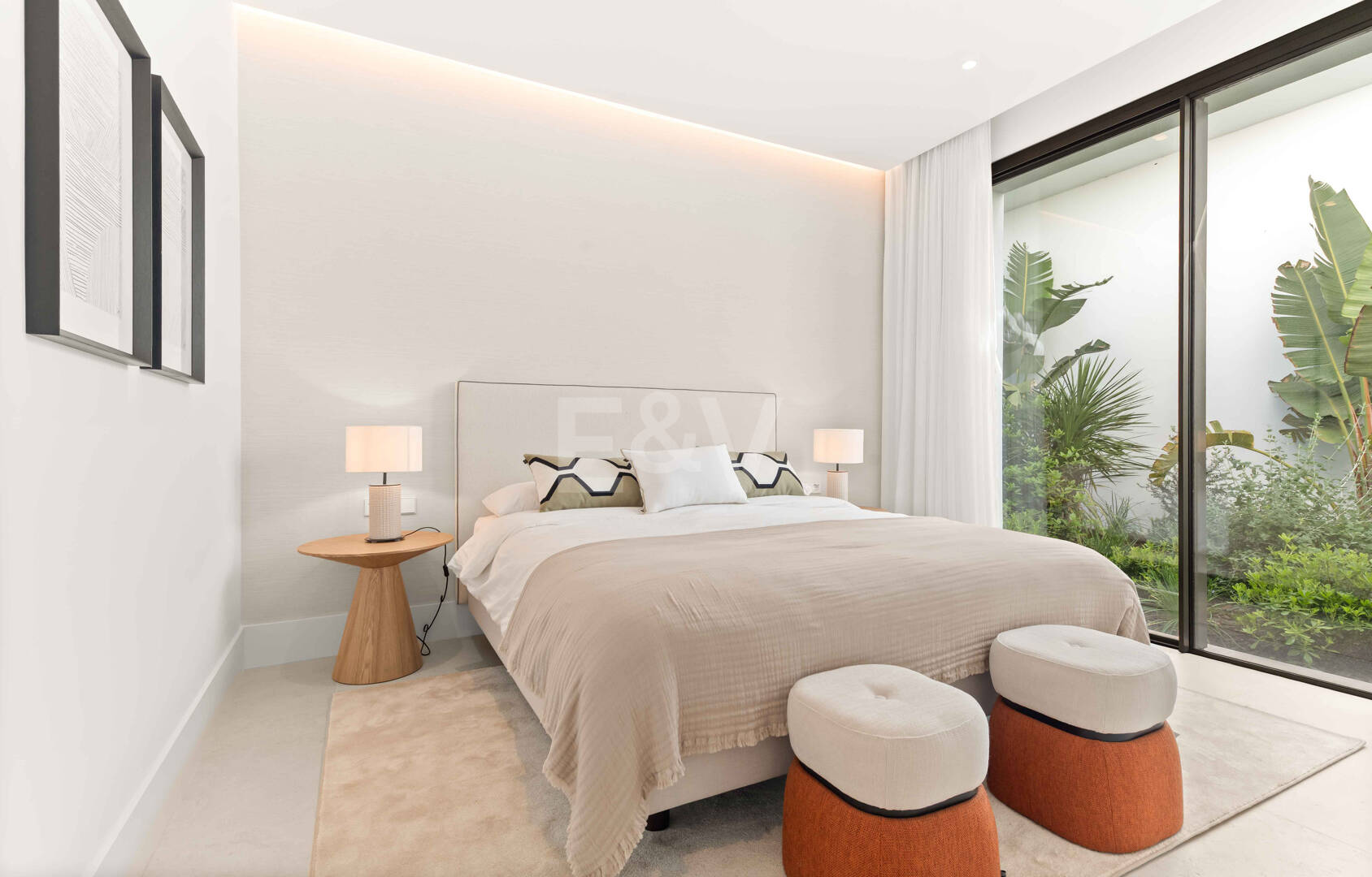 Impressive New Villa with Rooftop Retreat and Private Pool Near the City Centre