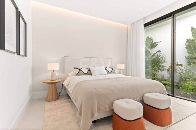 Impressive New Villa with Rooftop Retreat and Private Pool Near the City Centre