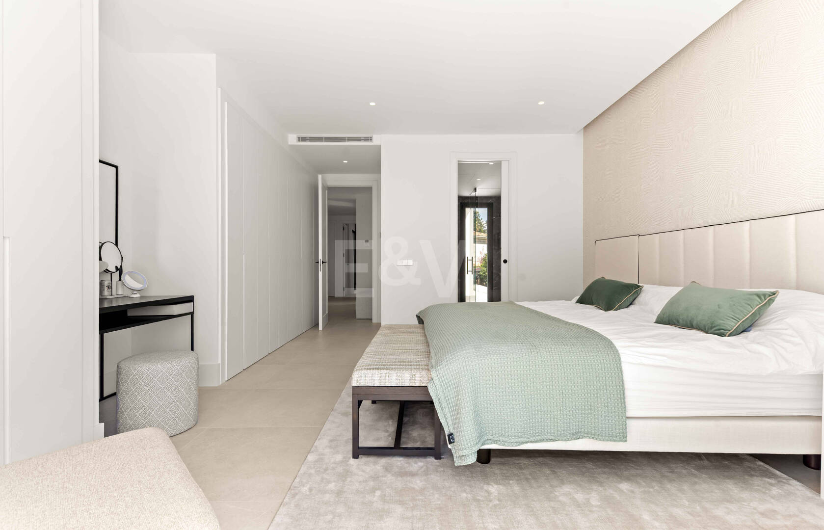 Impressive New Villa with Rooftop Retreat and Private Pool Near the City Centre