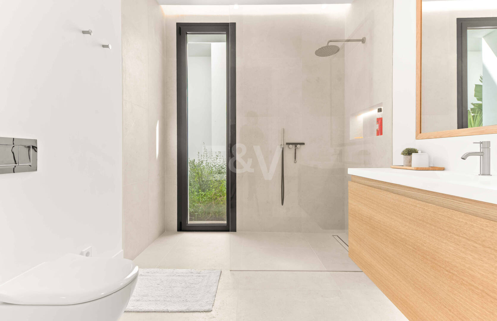 Impressive New Villa with Rooftop Retreat and Private Pool Near the City Centre