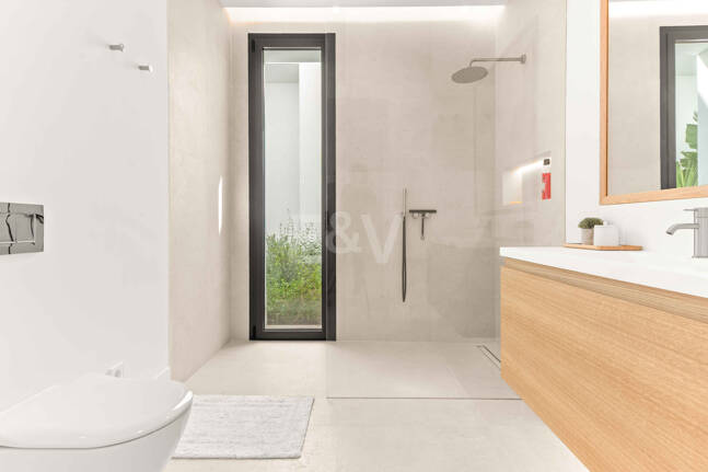 Impressive New Villa with Rooftop Retreat and Private Pool Near the City Centre