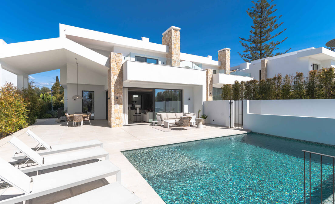 Impressive New Villa with Rooftop Retreat and Private Pool Near the City Centre