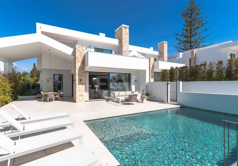 Impressive New Villa with Rooftop Retreat and Private Pool Near the City Centre