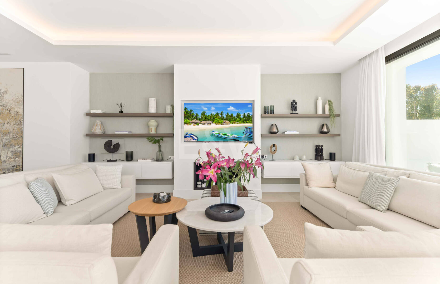 Impressive New Villa with Rooftop Retreat and Private Pool Near the City Centre