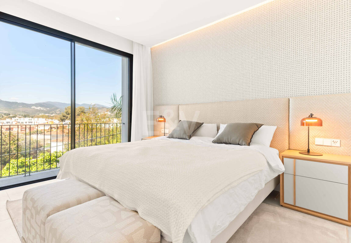 Impressive New Villa with Rooftop Retreat and Private Pool Near the City Centre