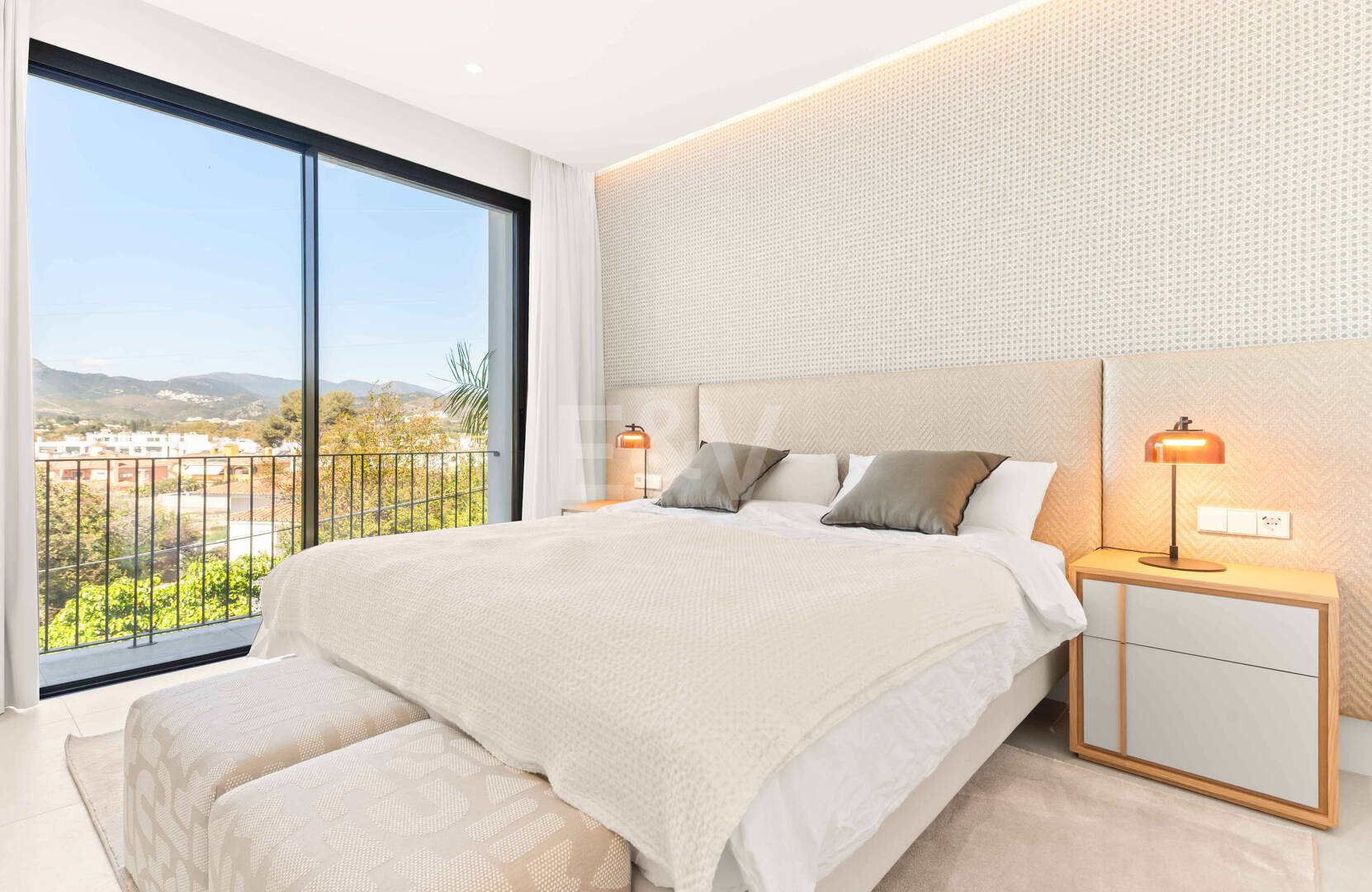 Impressive New Villa with Rooftop Retreat and Private Pool Near the City Centre