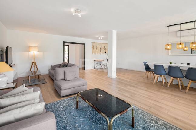 Acogedor apartamento de tres dormitorios en Nueva Andalucía. Disponible para alquiler de media a larga estancia desde julio de 2026. Ubicación privilegiada cerca de Puerto Banús y Marbella