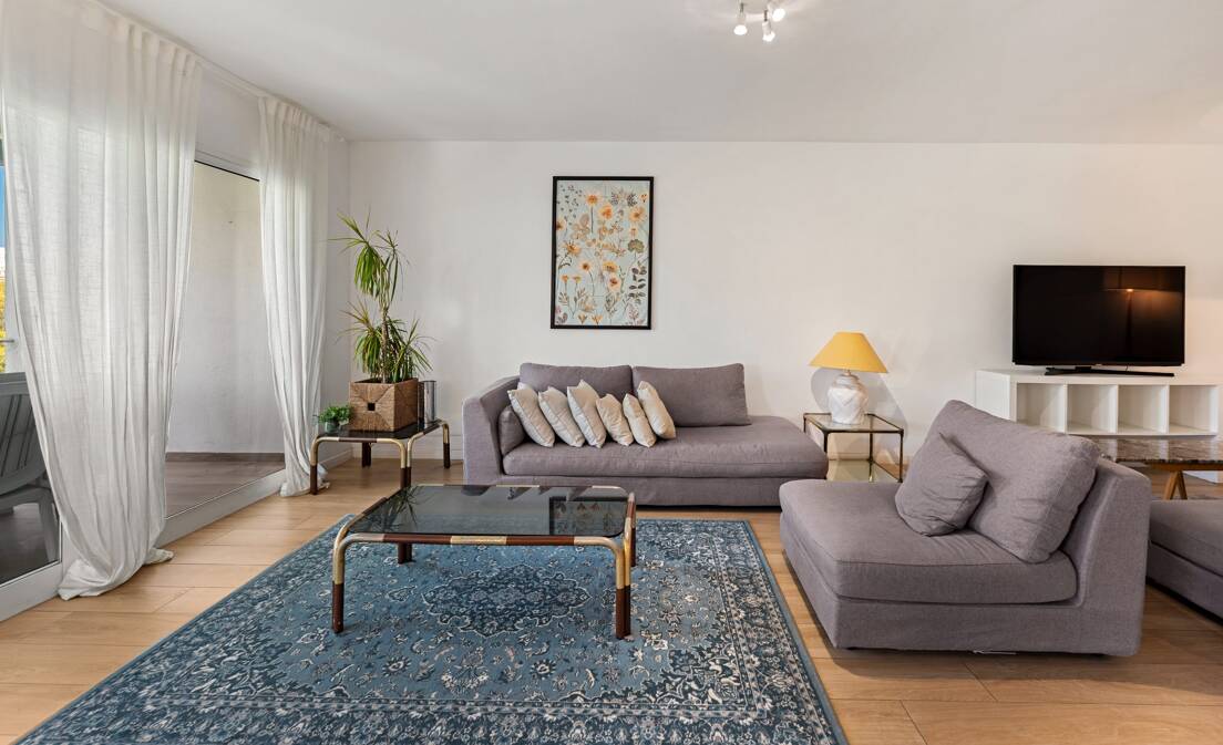 Lägenhet for rent in Conjunto Casaño, Nueva Andalucia with 3 bedrooms, 2 bathrooms, built in 1991 and has pool (gemensam),...