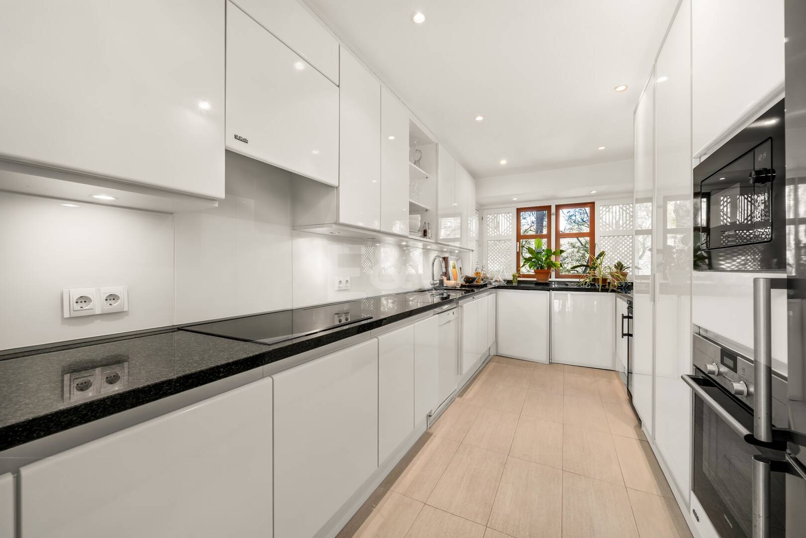 Tvåvånings takvåning till salu i Beach Side Golden Mile, Marbella Golden Mile