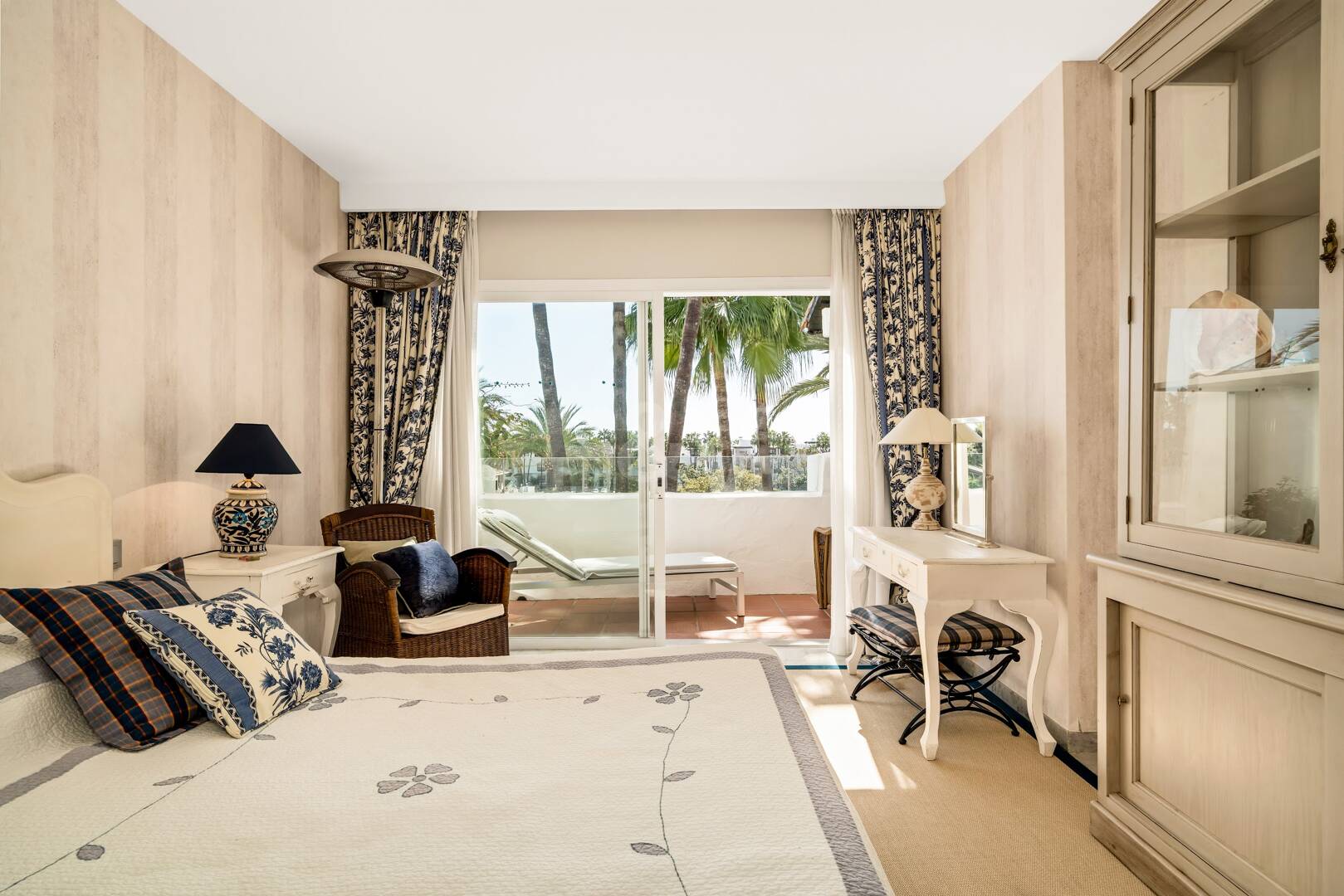 Tvåvånings takvåning till salu i Beach Side Golden Mile, Marbella Golden Mile