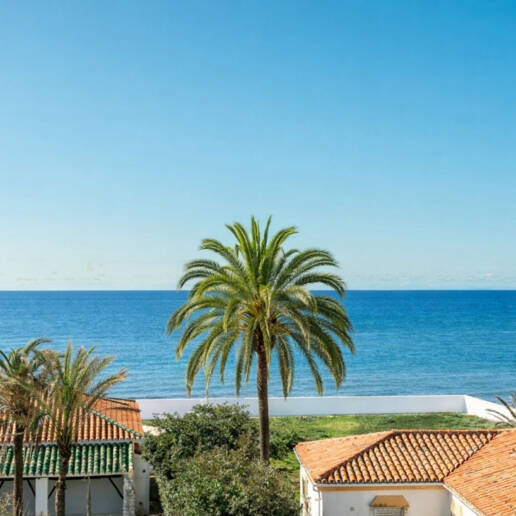 Samtida Beachside Villa Bara steg från havet med panoramautsikt