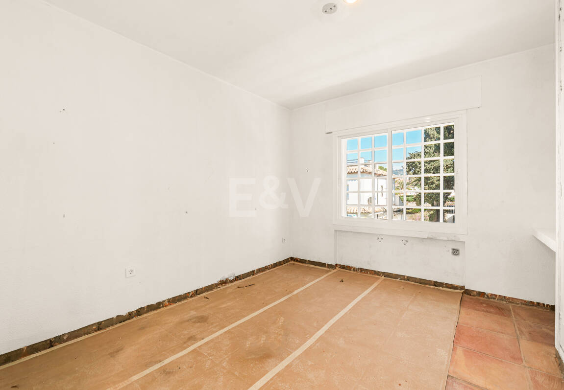 Contemporary Beachside Villa Just Steps from the Sea with Panoramic Views