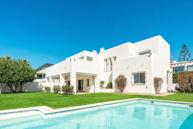 Contemporary Beachside Villa Just Steps from the Sea with Panoramic Views