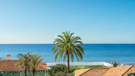 Villa contemporánea junto a la playa, a pasos del mar, con vistas panorámicas