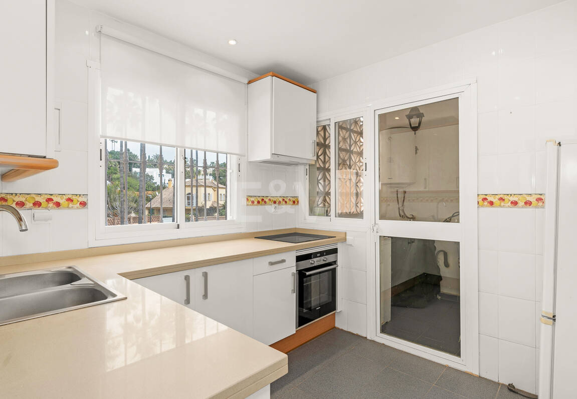 Apartamento orientado al sur en excelente ubicación junto a la playa