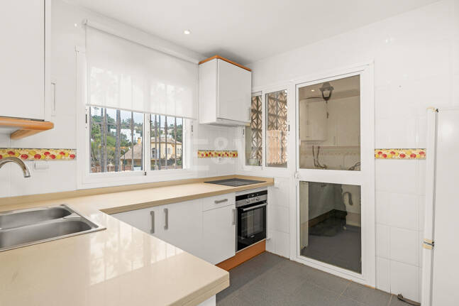 Apartamento orientado al sur en excelente ubicación junto a la playa