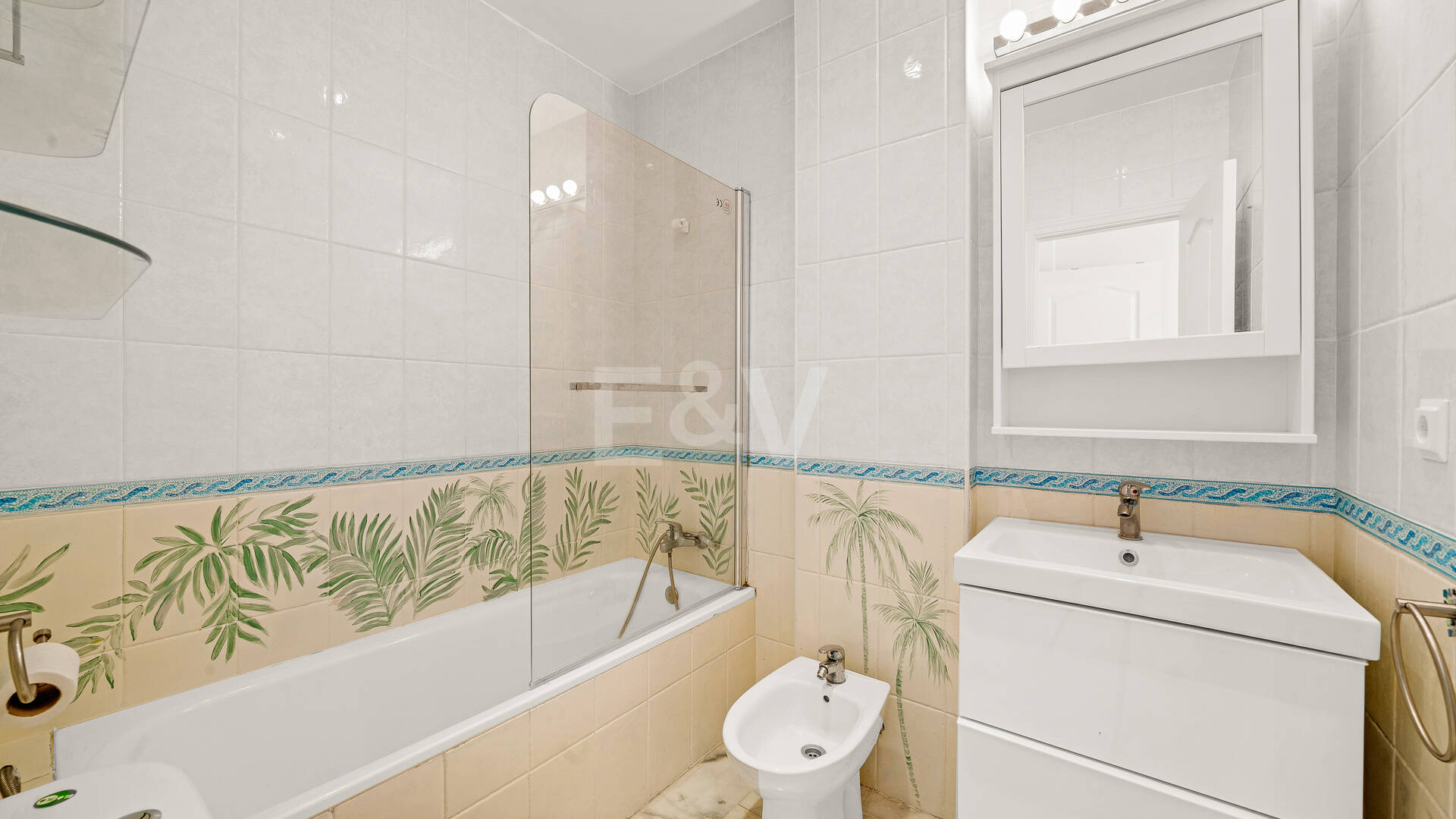 Apartamento orientado al sur en excelente ubicación junto a la playa